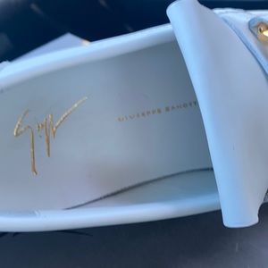 A nice clean pair of Giuseppe size 9 worn only for about an hour tops!